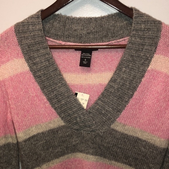 New York‎ & Company Wool Blend V-Neck Gray/Pink Sweater/ Size Small "NWT" - Picture 5 of 11